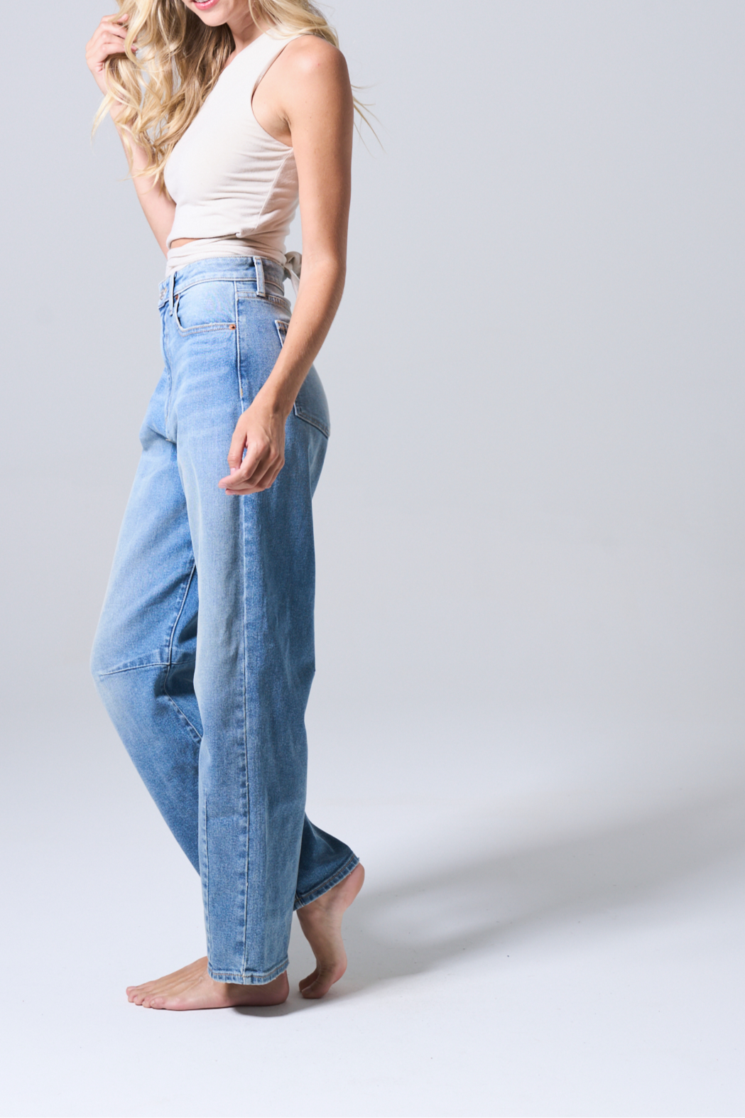 HIGH RISE STRAIGHT BARREL JEANS