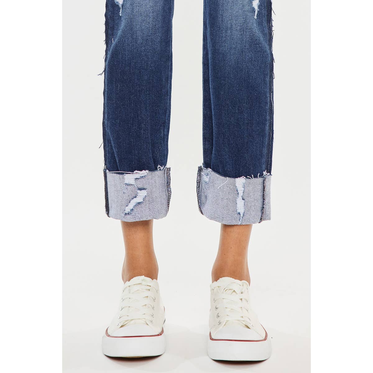 MID RISE SLIM STRAIGHT JEANS