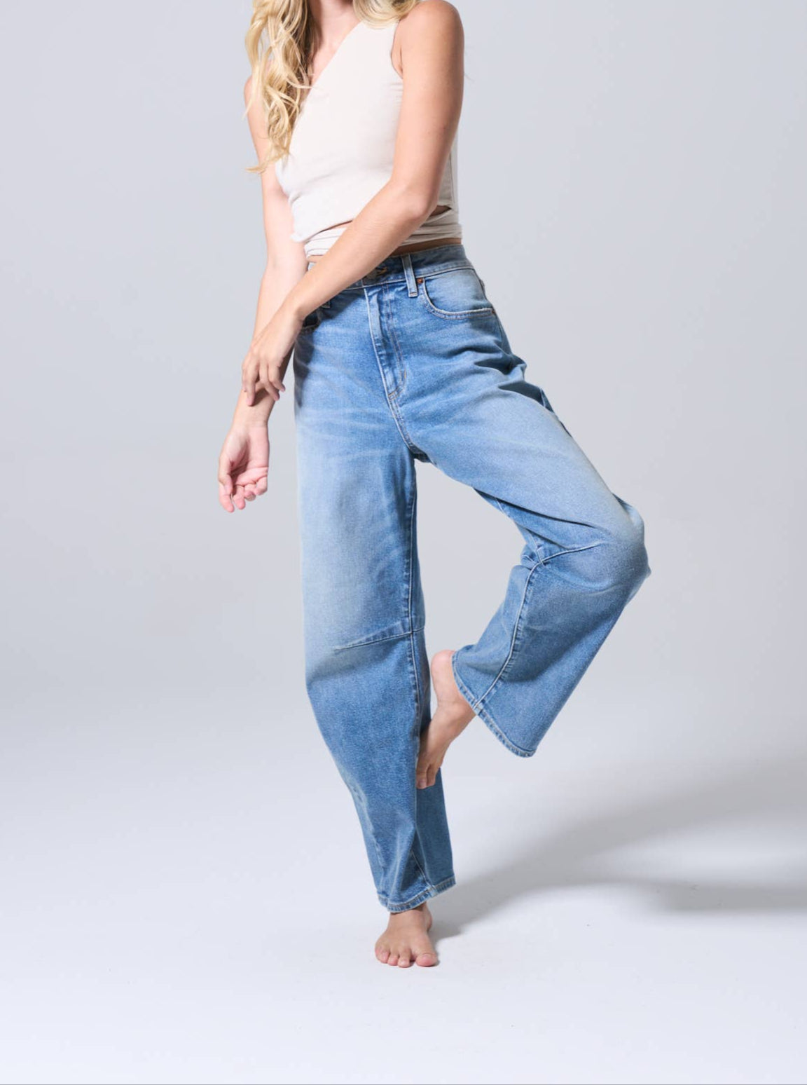 HIGH RISE STRAIGHT BARREL JEANS