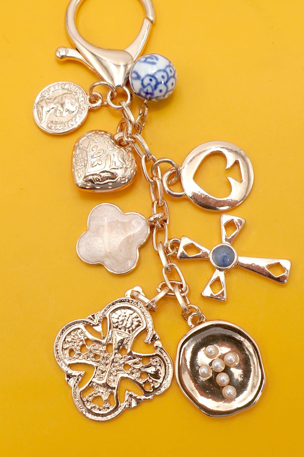 BAG KEY CHARM-CROSS HEART PORCELAIN COIN |