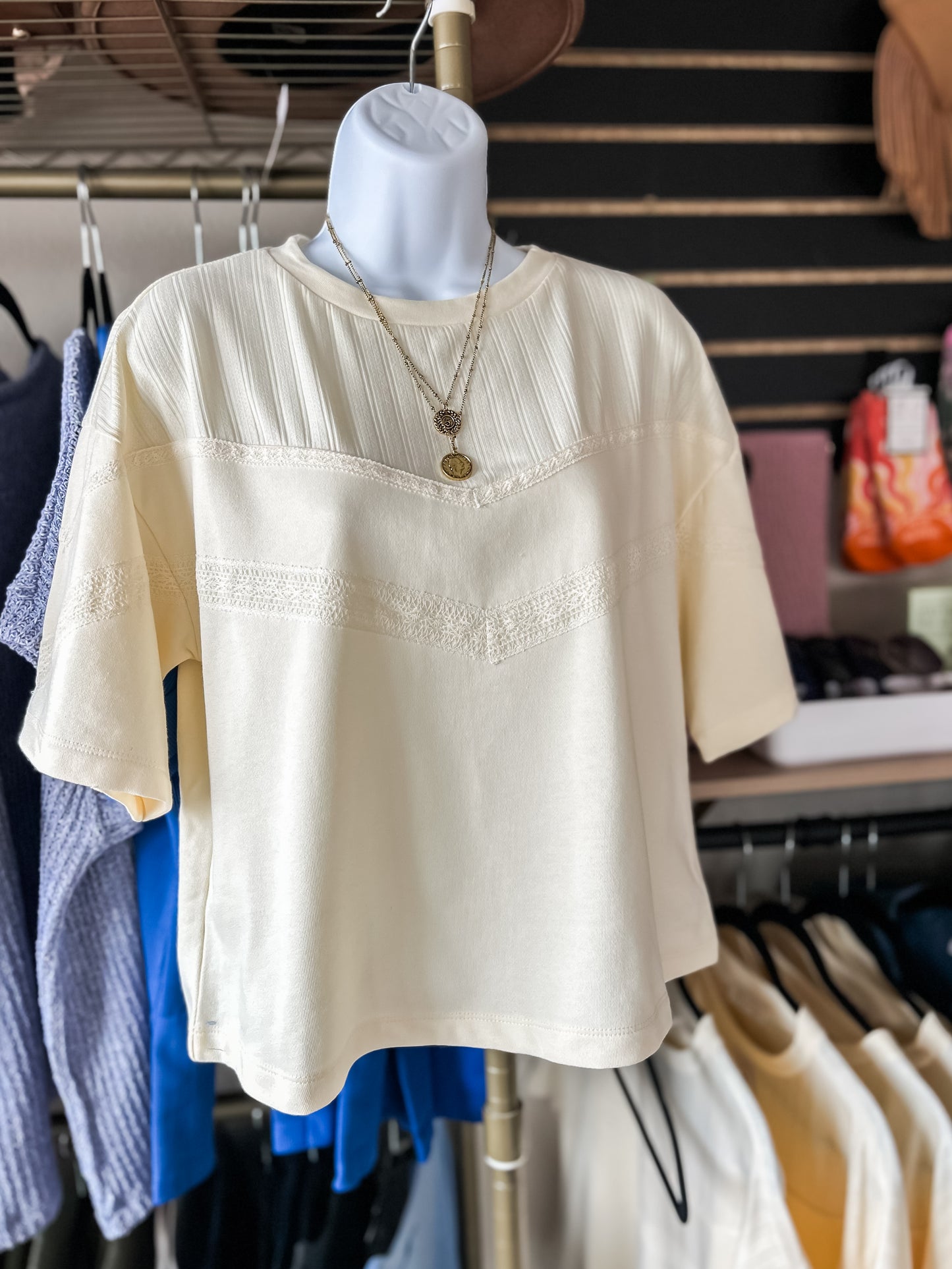 LACE TRIM DETAIL SHORT SLEEVE TOP