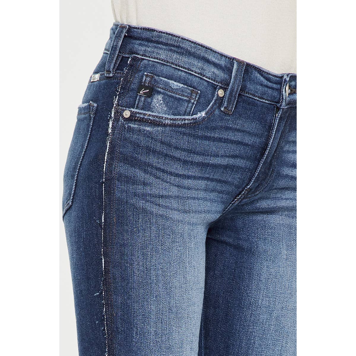 MID RISE SLIM STRAIGHT JEANS