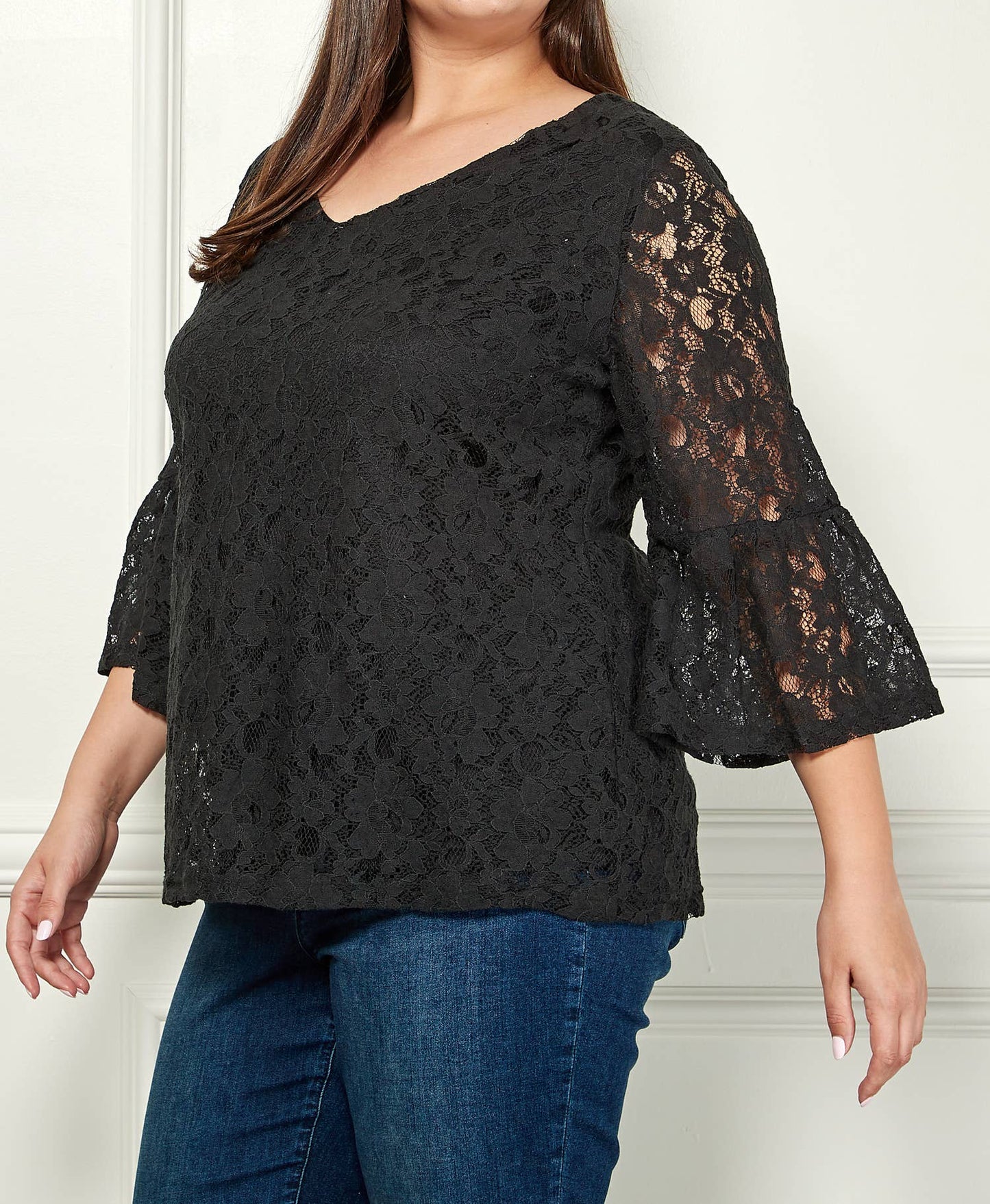 PLUS SIZE V- NECK ELBOW SLEEVE LACE TOP