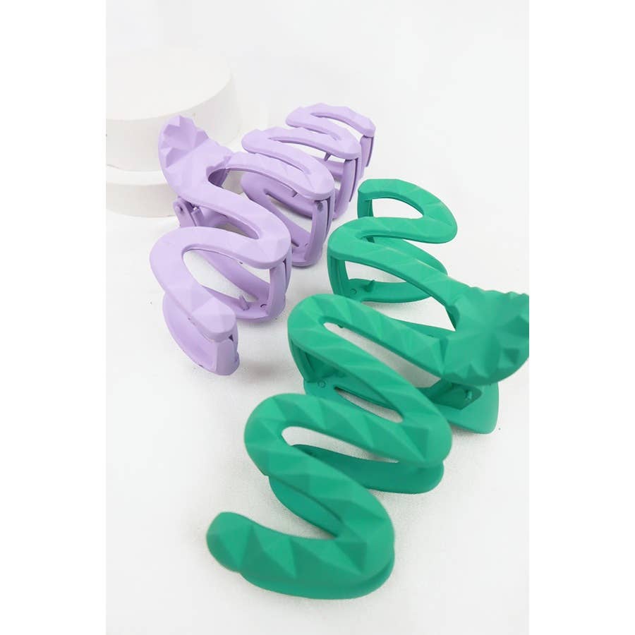 Vivid Embossed Wavy Hair Claw