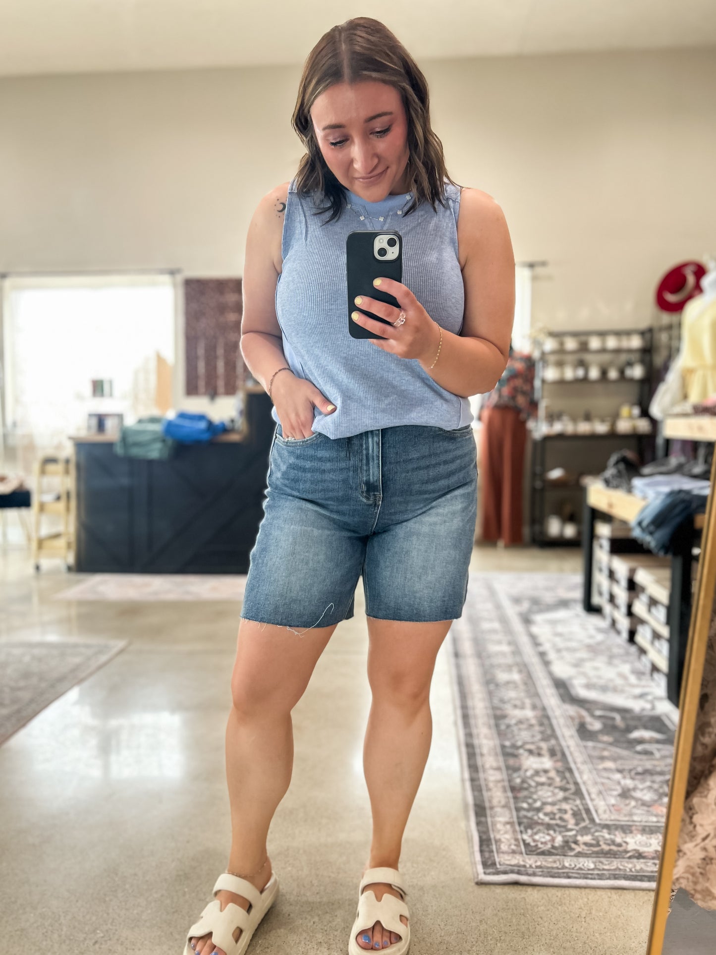 Mica Denim - SUPER HIGH VINTAGE RAW HEM BERMUDA