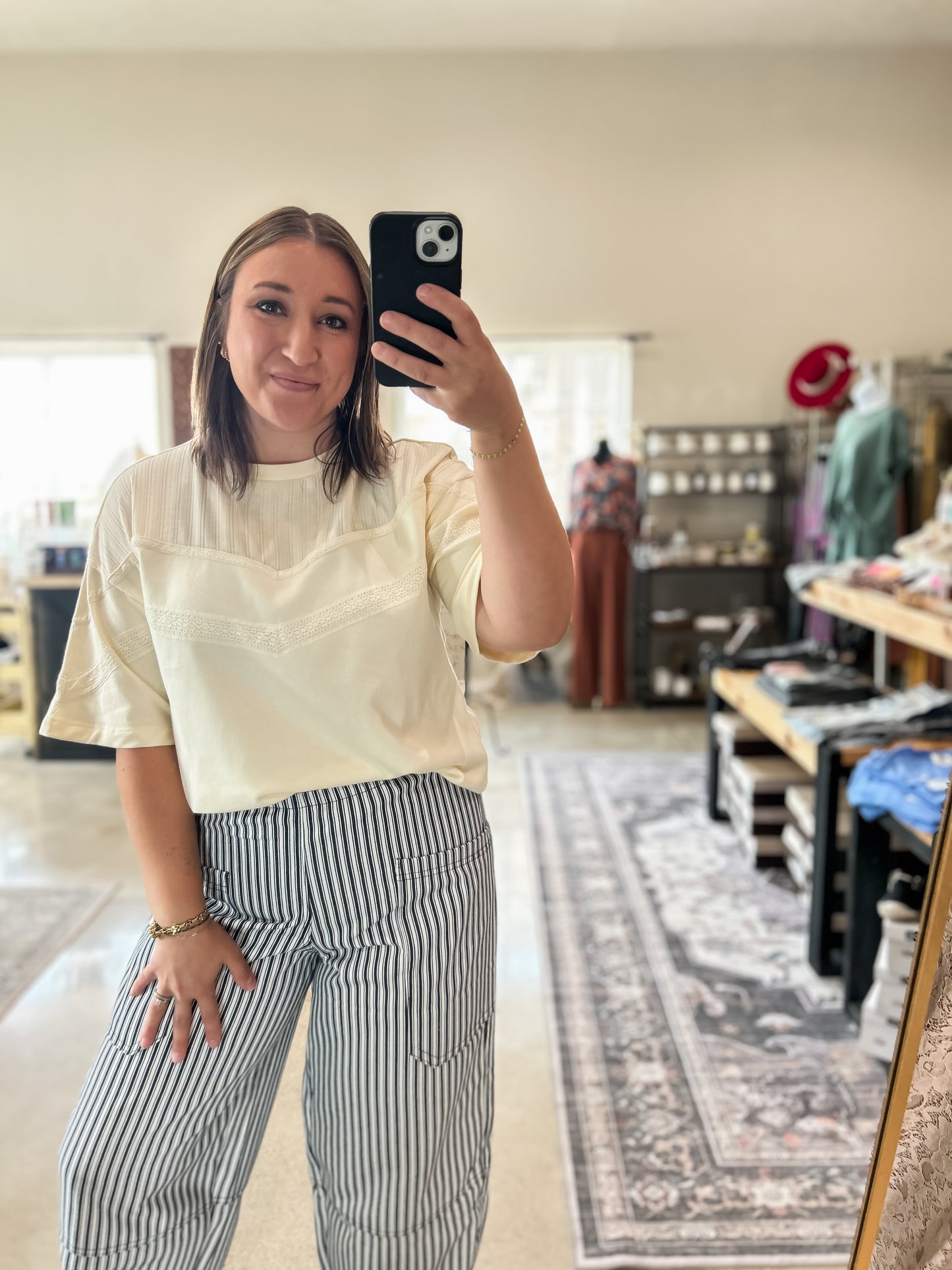 LACE TRIM DETAIL SHORT SLEEVE TOP