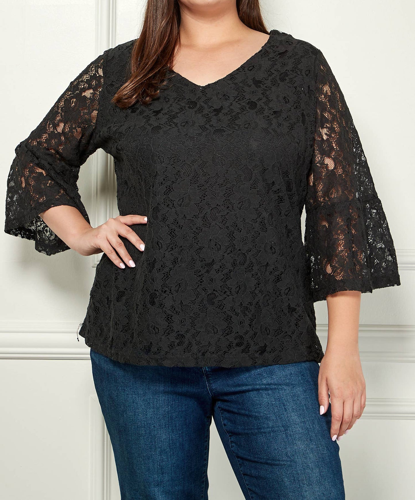 PLUS SIZE V- NECK ELBOW SLEEVE LACE TOP
